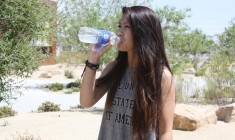 In order to survive the triple degree weather of Las Vegas, remember to drink lots of water and wear comfortable clothing.
Photo Credit: Brittnie Truax