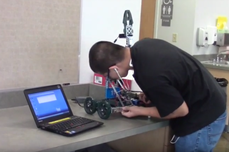 VIDEO: Robotics Class learn code