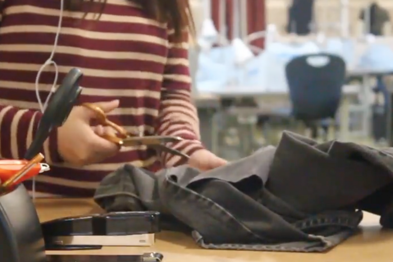 VIDEO: Fashion juniors sew A-Line skirts