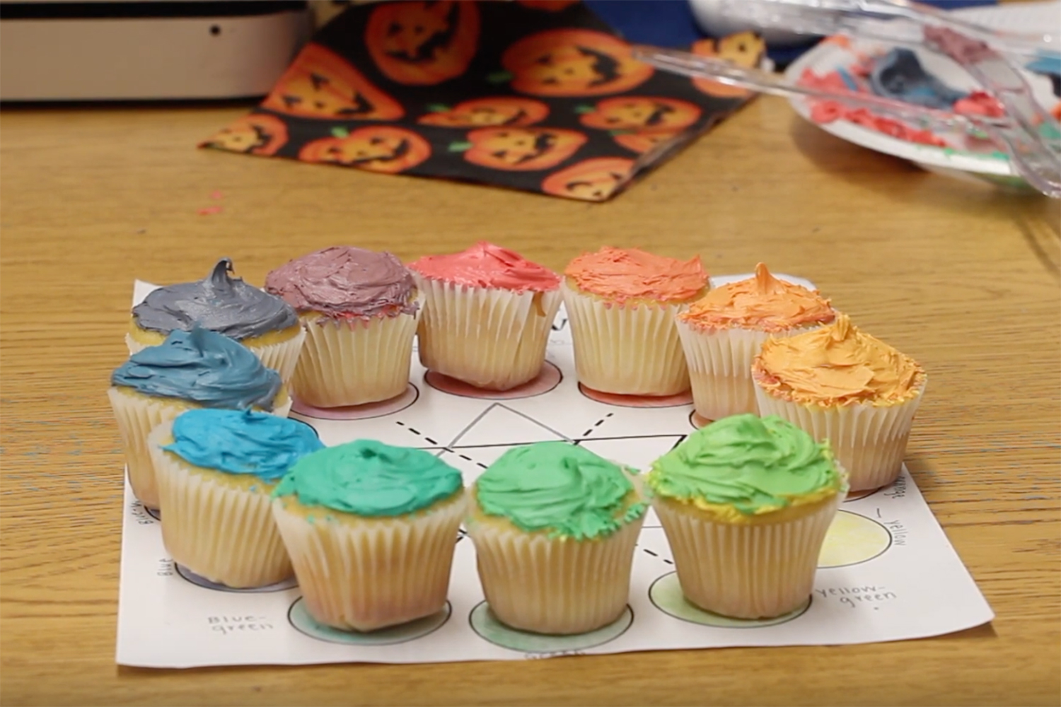 VIDEO: Fashion Design I decorates cupcakes for color unit