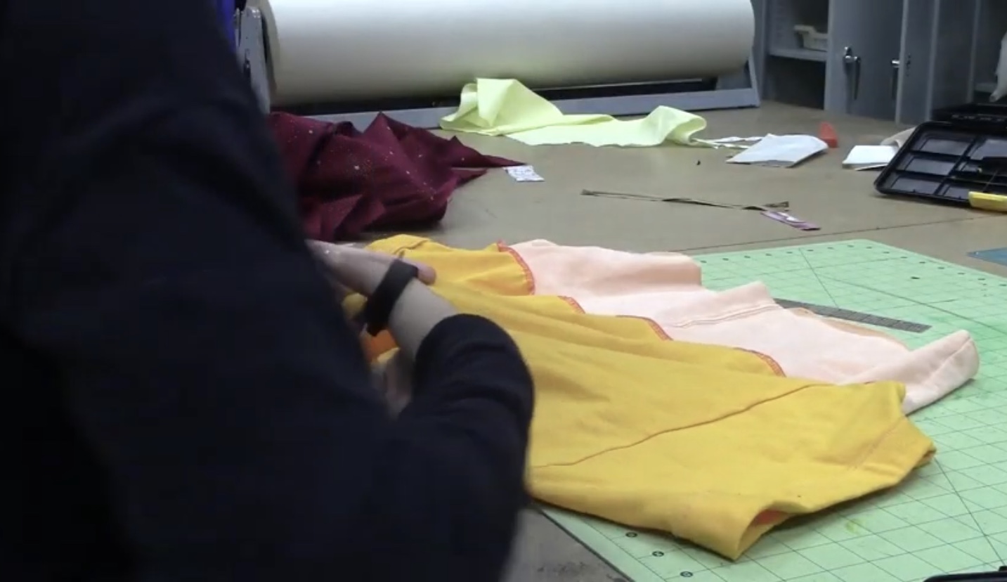 VIDEO: Fashion freshmen learn to hand sew