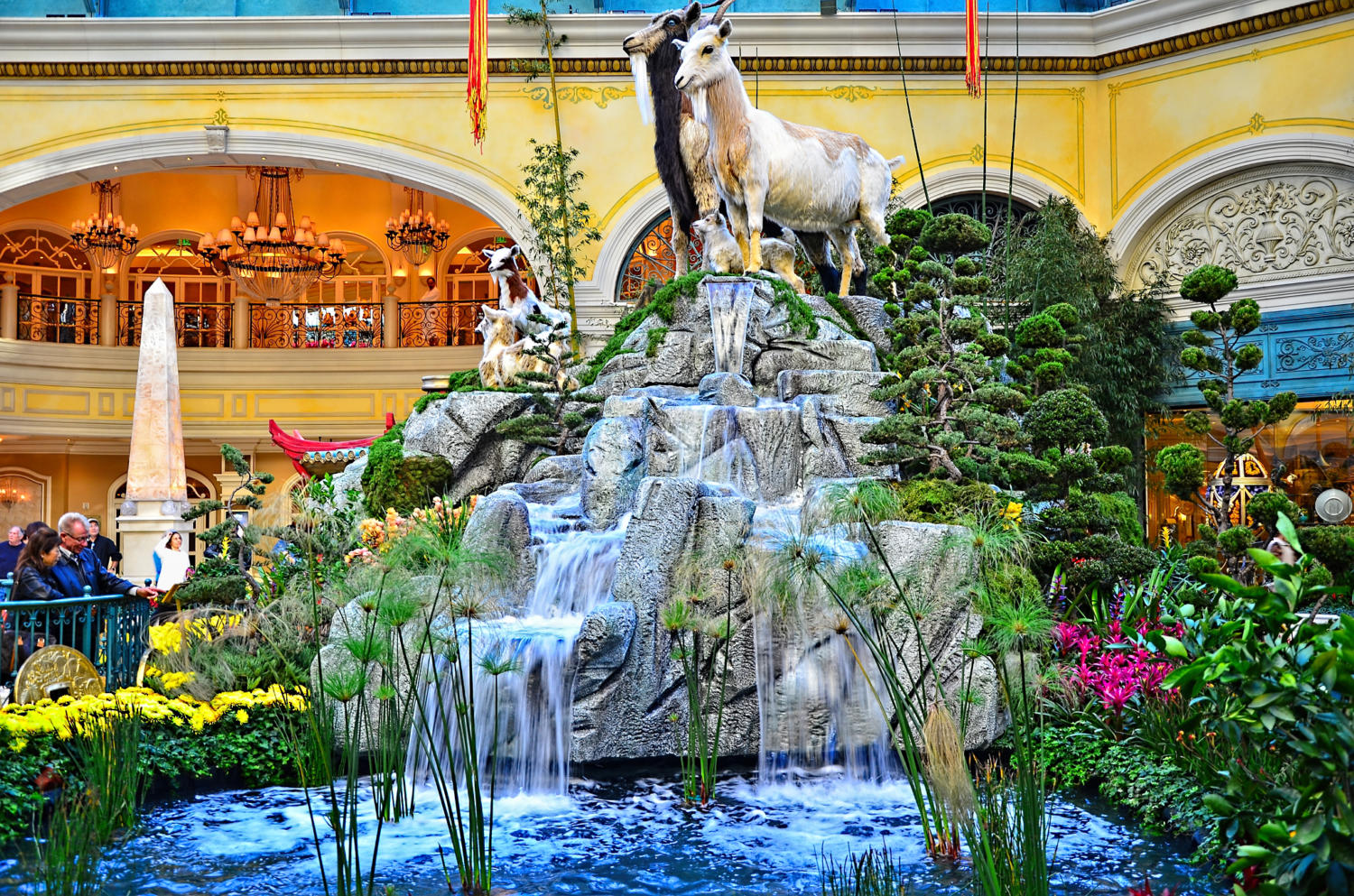 Bellagio_Conservatory_and_Botanical_Gardens_-_Las_Vegas_Year_of_the_Goat_16296643105