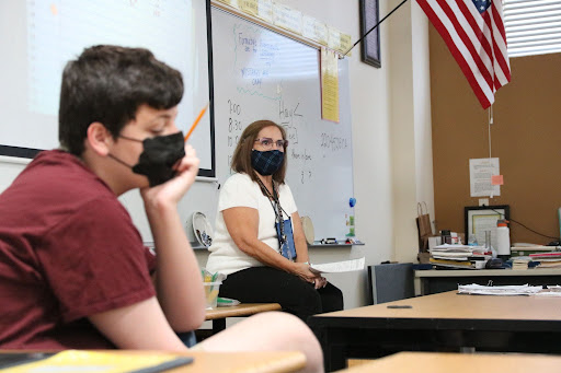 Reviewing content from last year, Spanish teacher Geri Barnish teaches her Spanish II students amidst a shortage of teachers across the county. “We’re all exhausted, we can barely keep one thing in our books, and the demands are just so overwhelming. Eventually, teachers are going to be rebelling because the wages they are being offered are hard to retain,” Barnish said. Photo Credit: Rhamil Taguba