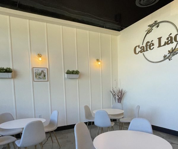 Café Láon offers coffee, tea, bingsu and croffles, a croissant and waffle hybrid. Grade: B-