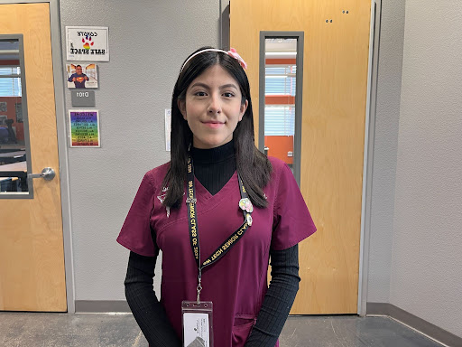 “I would say that my new year’s resolution is to always strive to do better,” senior Juliette Montes said. “It could be like, maintaining a clean room, or being on top of my schoolwork. If I’m trying to improve myself, I will always try to put that effort in.”