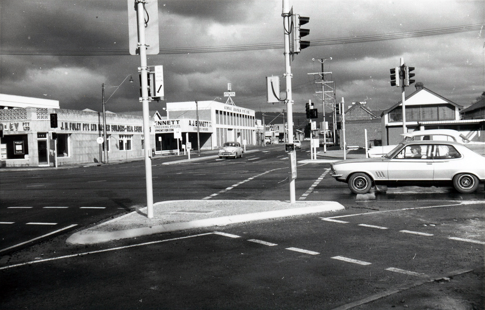 "Eagle Traffic Signals - 1970s" by RS 1990 is licensed under CC BY-NC-SA 2.0. To view a copy of this license, visit https://creativecommons.org/licenses/by-nc-sa/2.0/