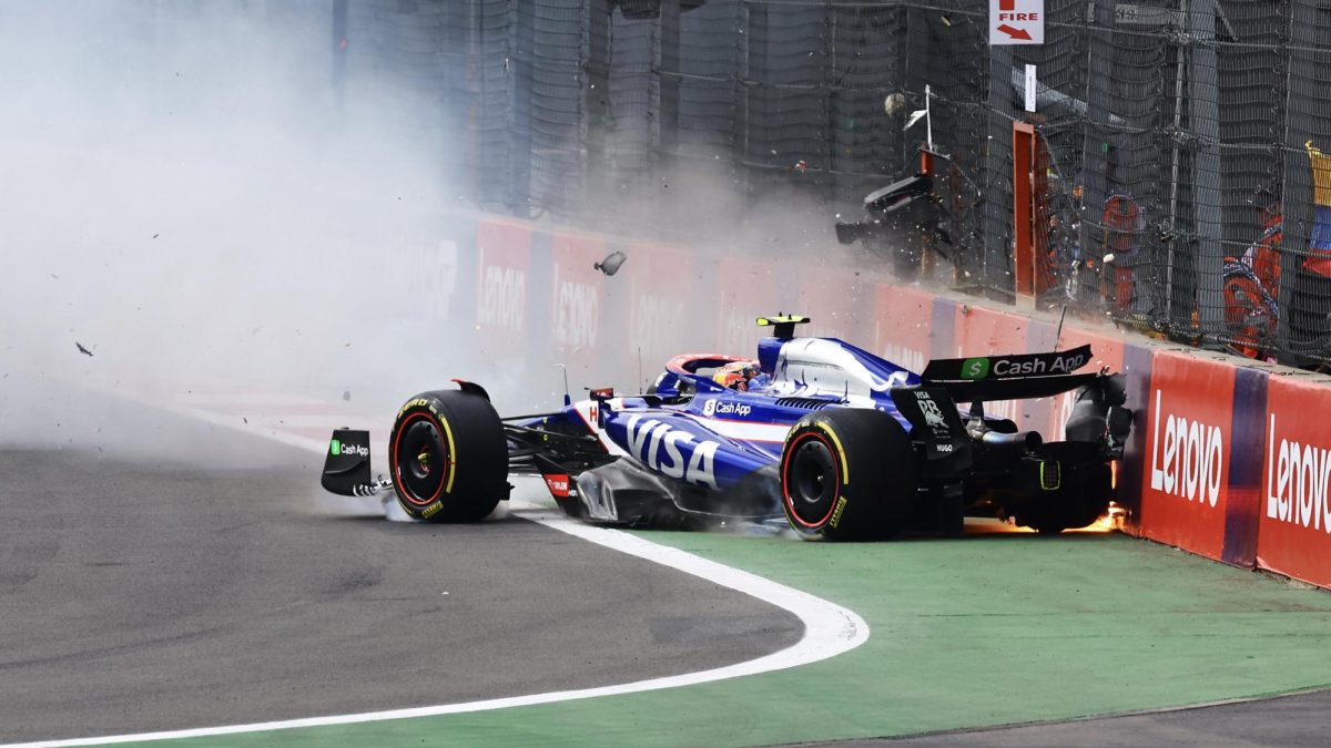 Yuki Tsunoda (#21/Visa Cash App RB) slides backwards through turn 1 after a collision with Alex Albon (#23/Williams Racing) at the Autodromo Hermanos Rodriguez during the 2024 Gran Premio de la Ciudad de México. Photo Credit: Red Bull Content Pool