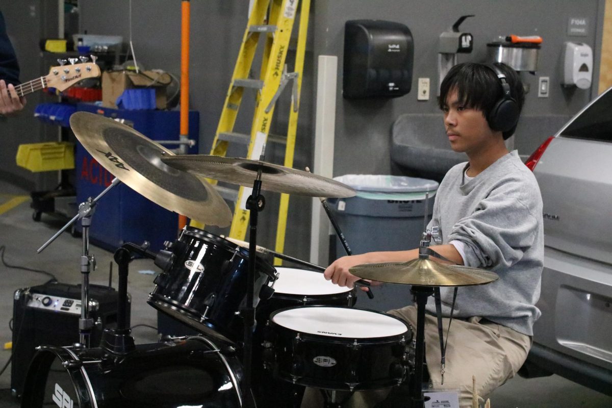 Hitting his drums, junior Oliver Rondez matches the beat of the song “Creep” by Radiohead. Jam Club members hosted a rehearsal for the upcoming BSU basketball tournament. “We’ve been thinking about doing a little halftime show,” Rondez said. "Jam Club was thinking of working as a pep band because most schools have them to liven up the mood.”